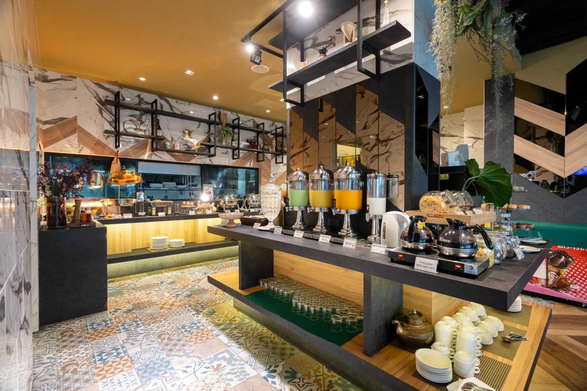 Rak Elegant Hotell Patong